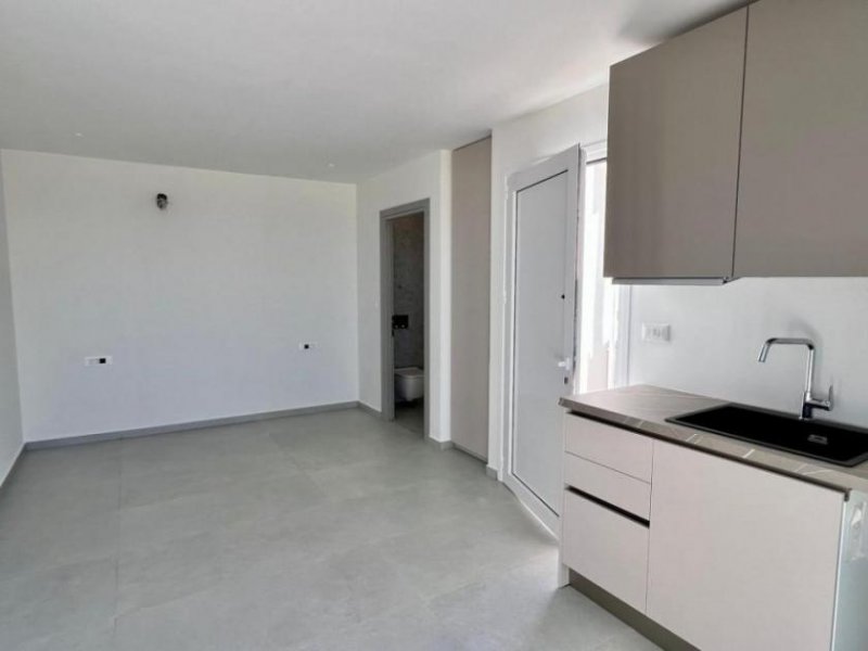 Ierapetra MIT VIDEO! Kreta, Ierapetra: Neu renoviertes Apartmenthaus mit 2 Wohnungen in der Nähe des Hafens zu verkaufen Wohnung kaufen